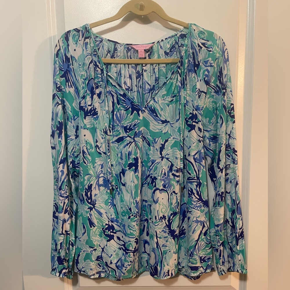 Lilly Pulitzer Blue and Teal Elephant Pattern Long Sleeve V Neck T Sz M